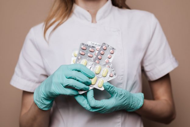 Why I Want to Be a Pharmacist Essay? (Essay Samples)