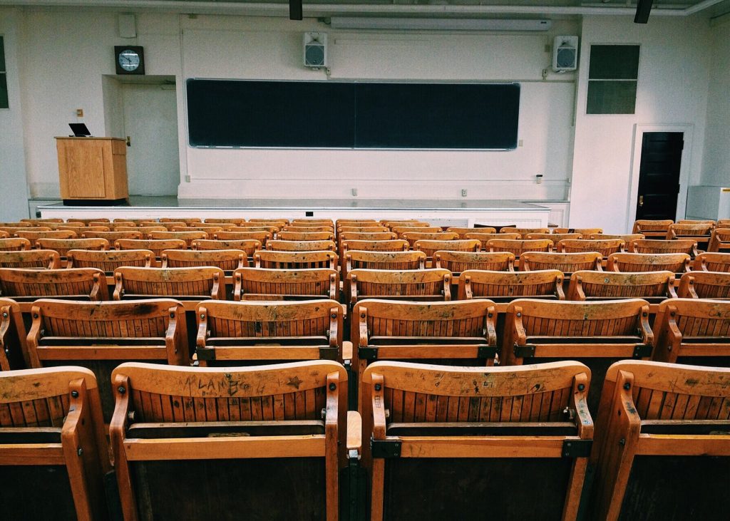 Deciding Between Traditional Classes or Online Learning