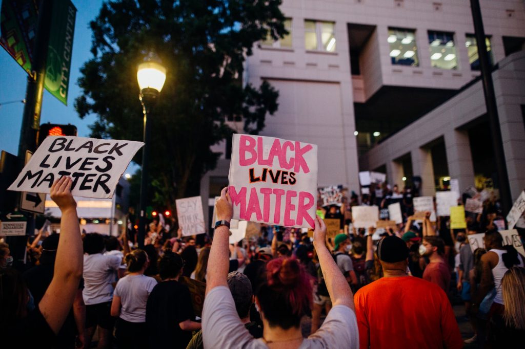 The movement began in the United States in 2013, when the hashtag #BlackLivesMatter was popularized due to the highly sensationalized George Zimmerman acquittal